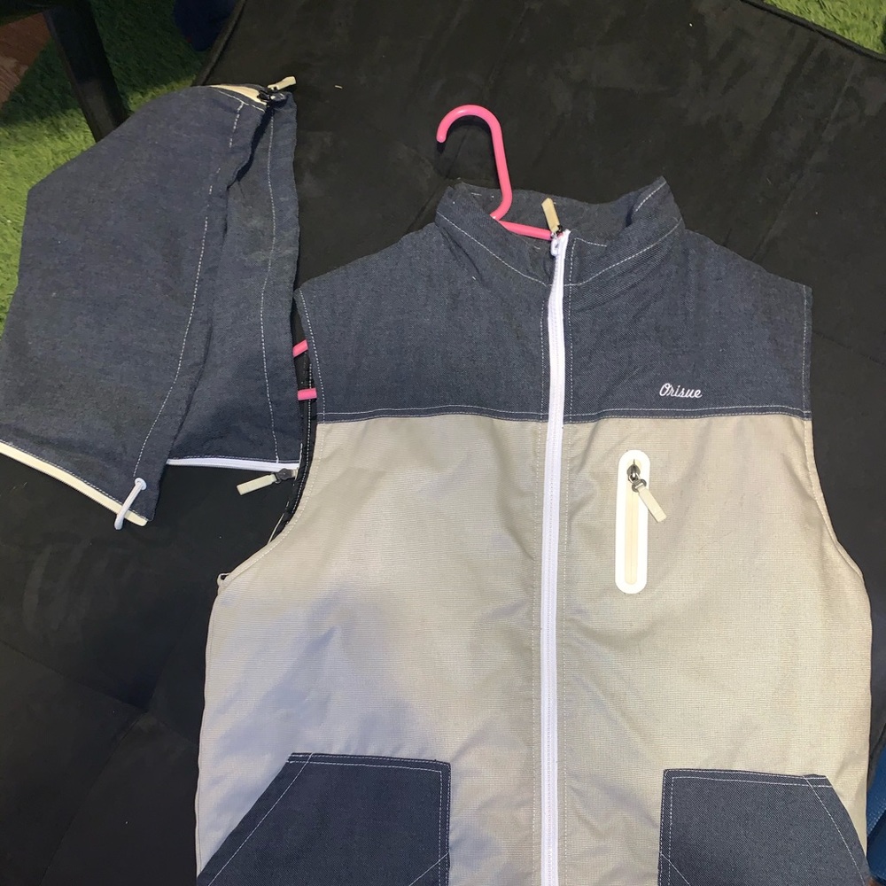Vest with attachable hood